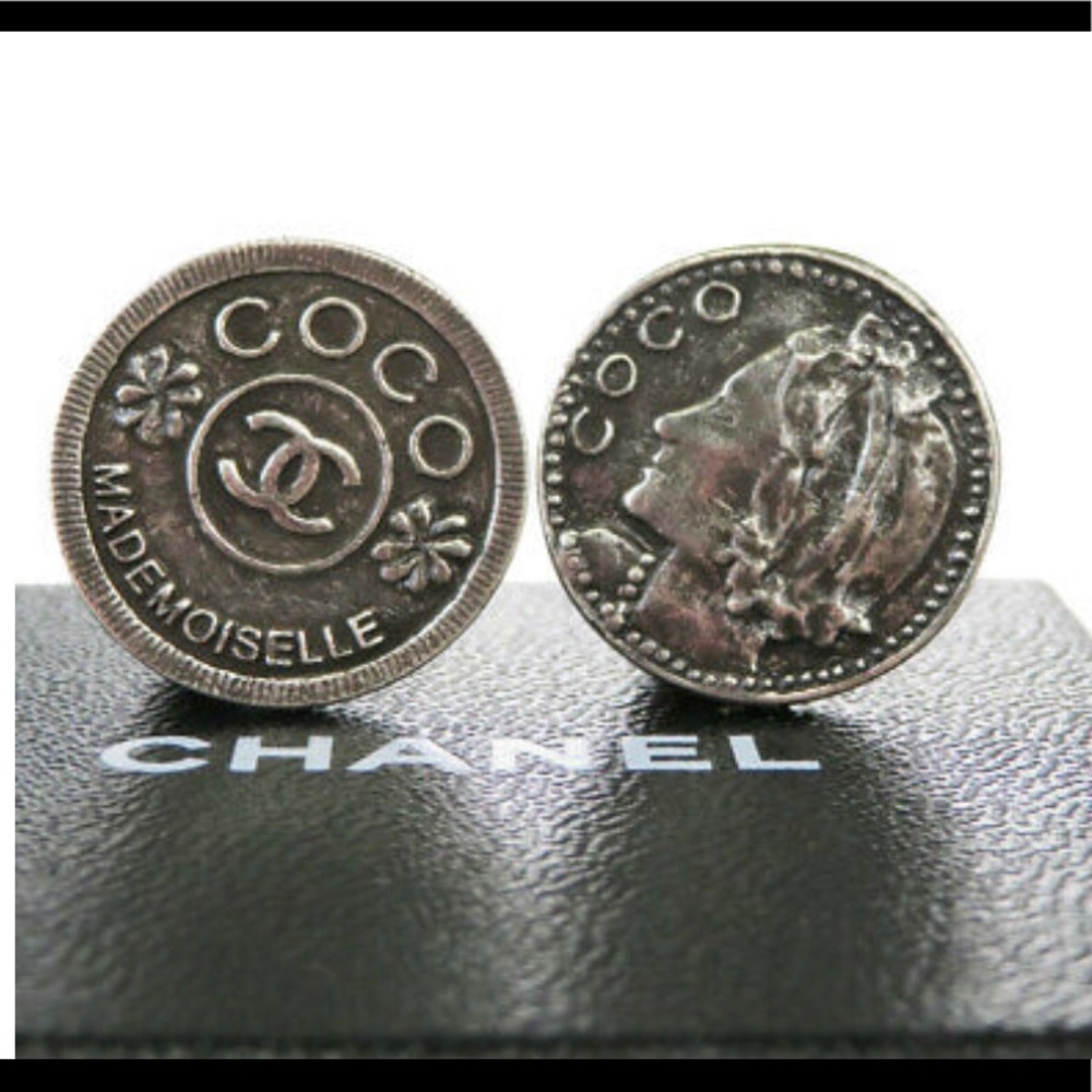 AUTHENTIC CHANEL cc EARRINGS CLIP -ON